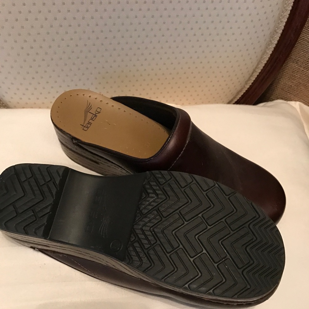 Danskos euro size 39.
